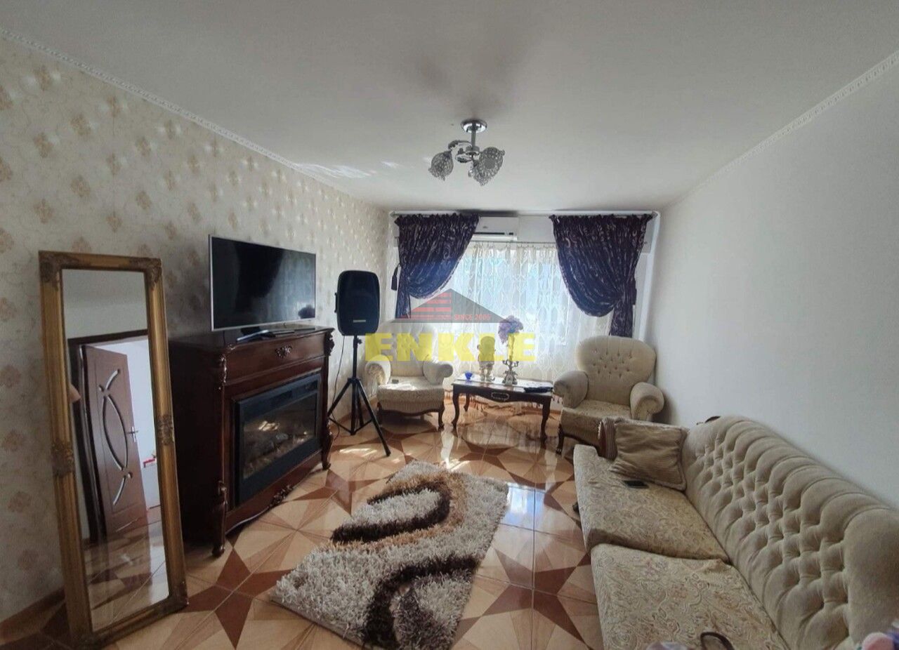 De vânzare apartament cu 4 camere decomandat, zona Piața Mare - Poză 1