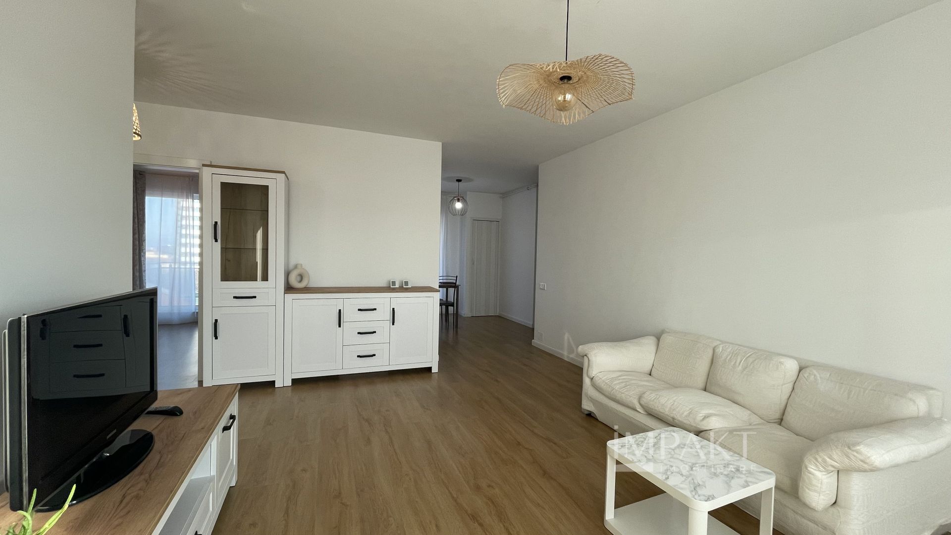 Apartament spatios cu 3 camere in zona Pietei Mihai Viteazul - Poză 2