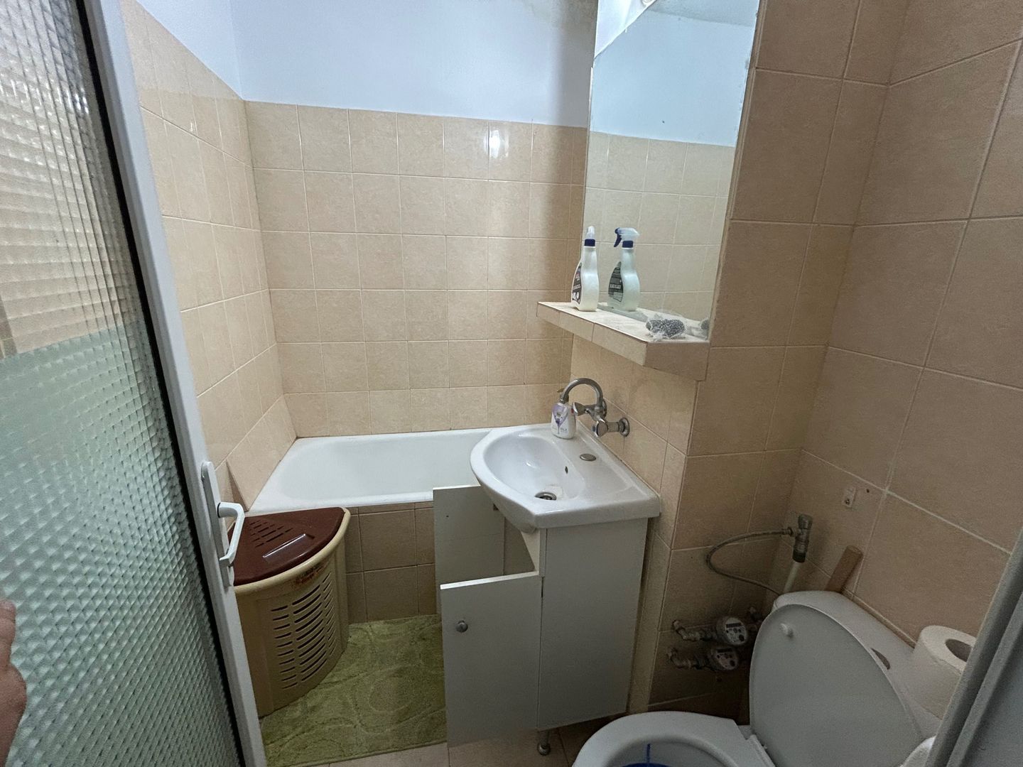 Garsonieră modernă, pat matrimonial, etaj intermediar, preț excelent - Poză 4