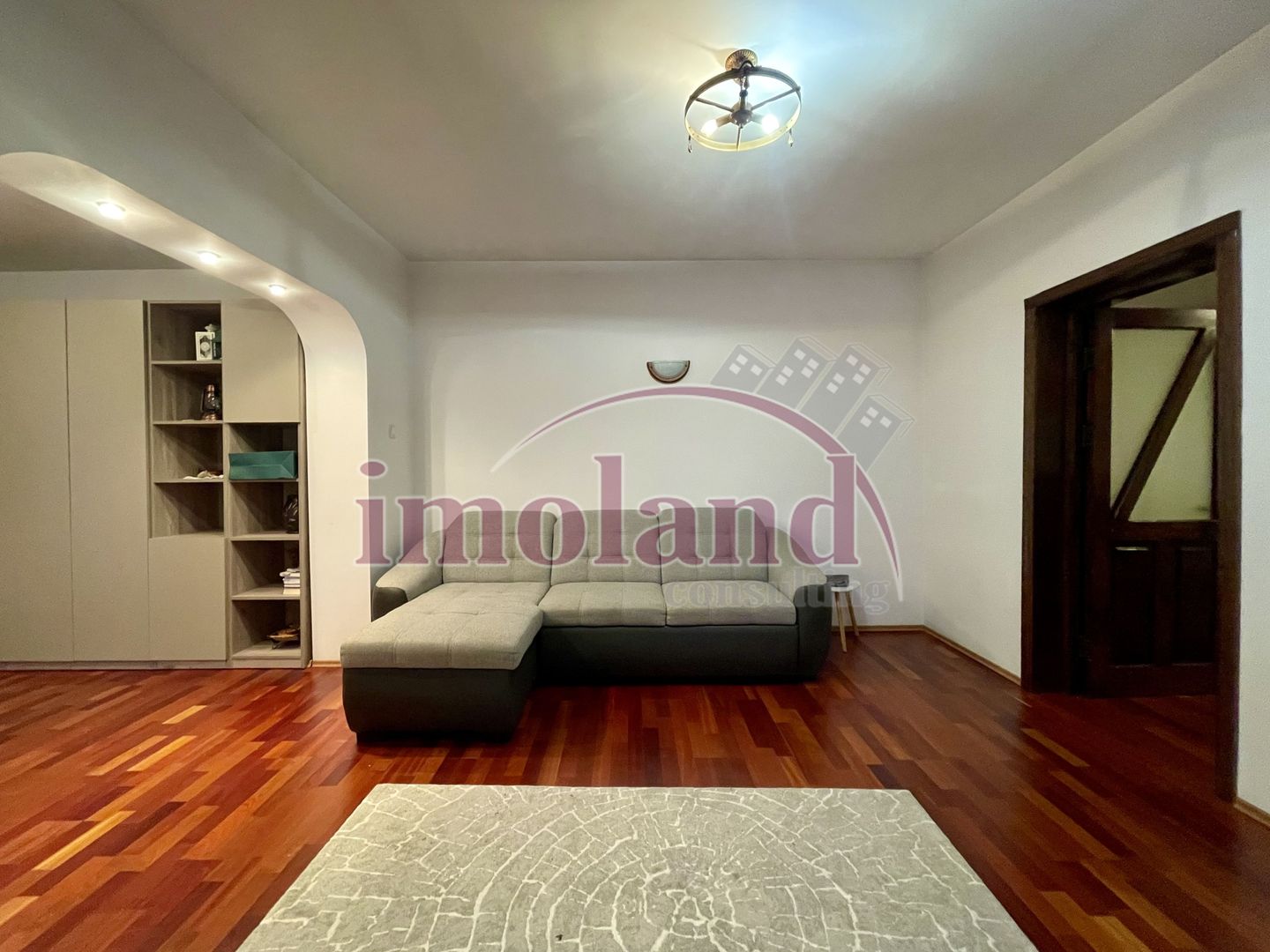 Casă parter 123 mp, complet renovată, curte generoasă, teren 400 mp - Giulesti - Poză 14