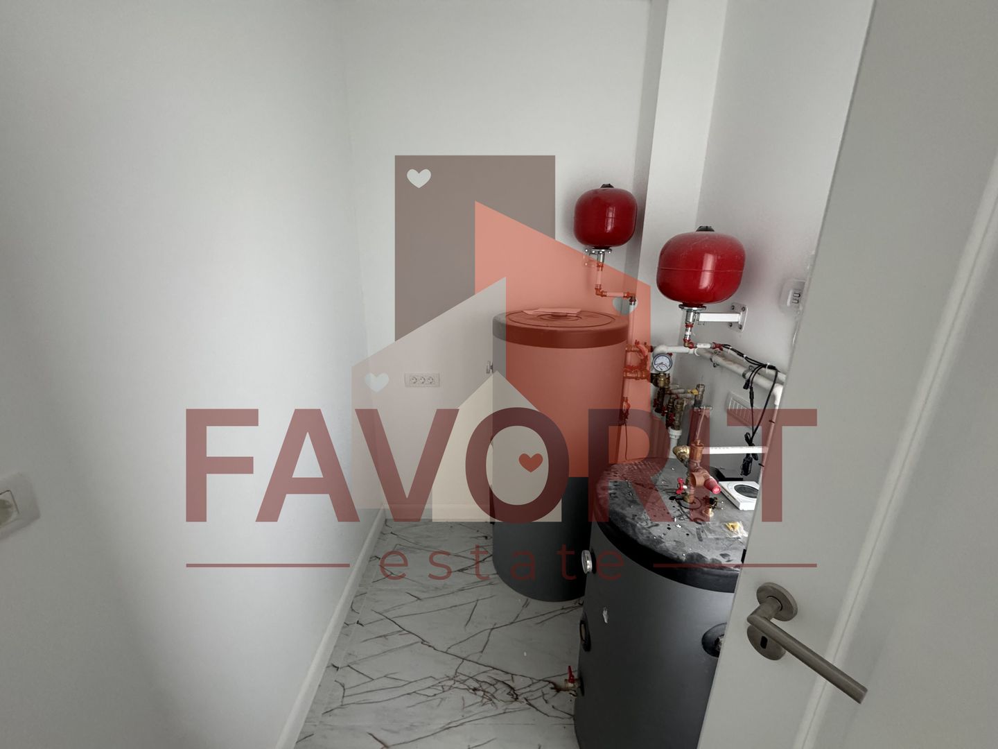 Comision 0%. Panouri si pompa de caldura. Despartit prin camera tehnica - Poză 9