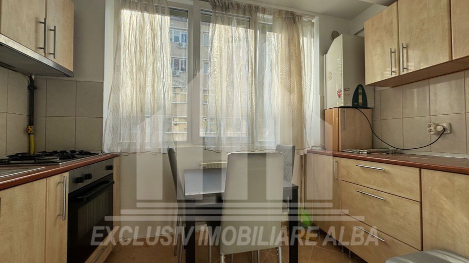 Apartament cu 3 camere decomandate de vanzare, Cetate - Poză 2