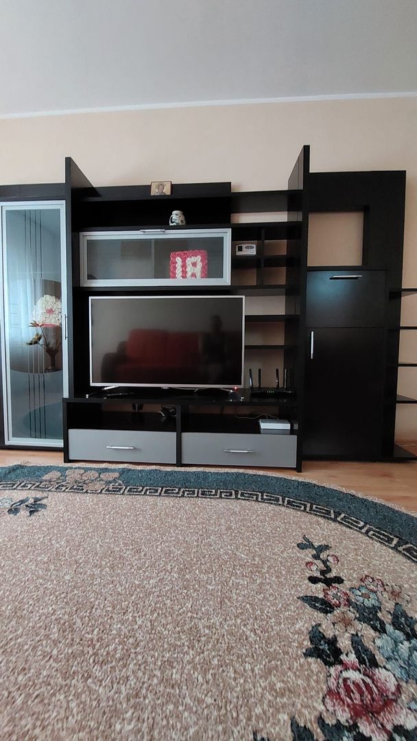 De închiriat apartament cu 3 camere, etaj 1, Siderurgistilor, 400 euro - Poză 3