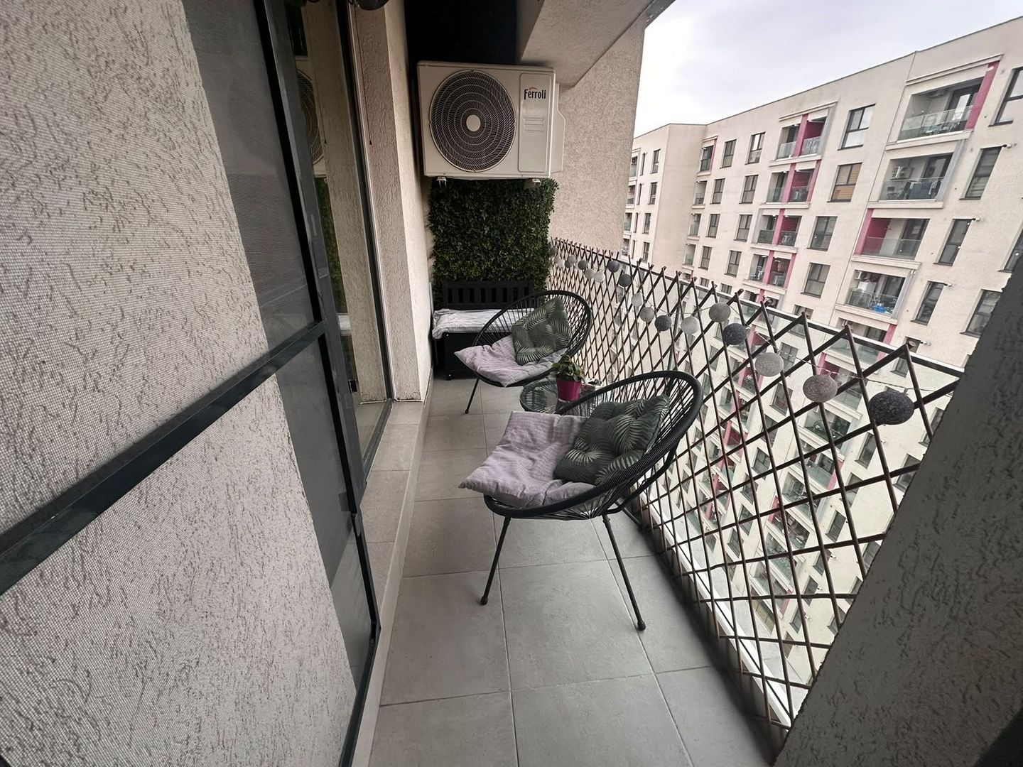 Apartament cu 3 camere, situat intr-un loc nou+ 2 locuri de parcare+ boxa - Poză 1