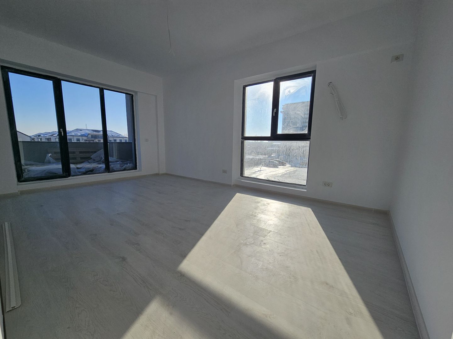 Apartament 3 camere Mutare rapida 7min Metrou Nicolae Teclu - Poză 1