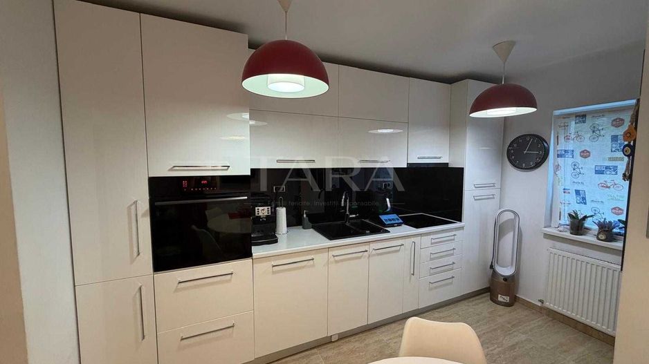Apartament cu 3 camere decomandate, 65 mp, boxă, parter înalt. - Poză 1