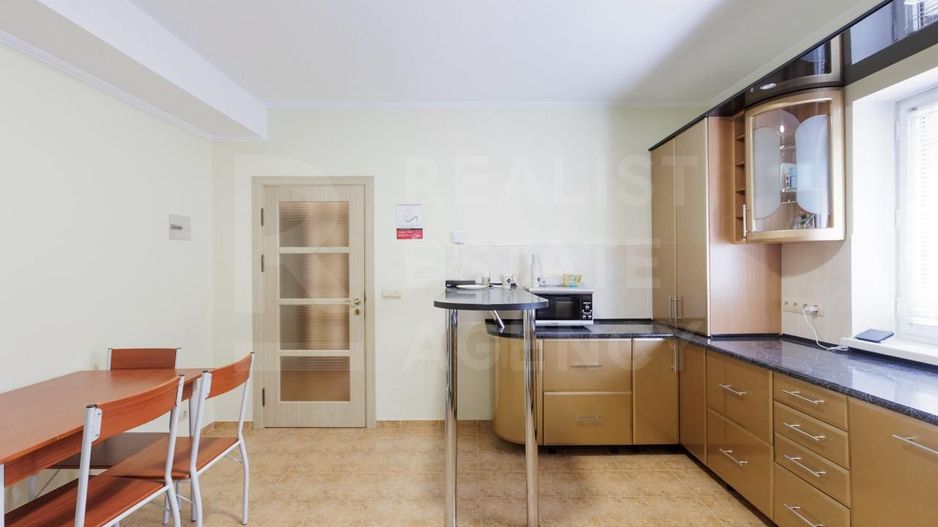 Chirie, casă, 2 nivele, 5 camere, str. Alexandru  Cosmescu, Centru - Poză 4