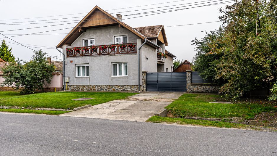 Casă cu 4 camere la cheie, nouă, în Nădlac * zona Centru - Poză 1