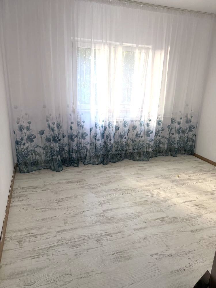 Vanzare Apartament 4 Camere intre Mall Vitan si Metrou Mihai Bravu - Poză 1