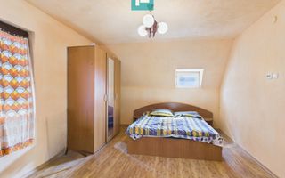 Casă și centru comercial, în localitatea Lazuri - Poză 4