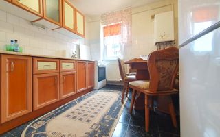 Apartament luminos cu vedere spre biserică, într-un cartier verde și liniștit. - Poză 3