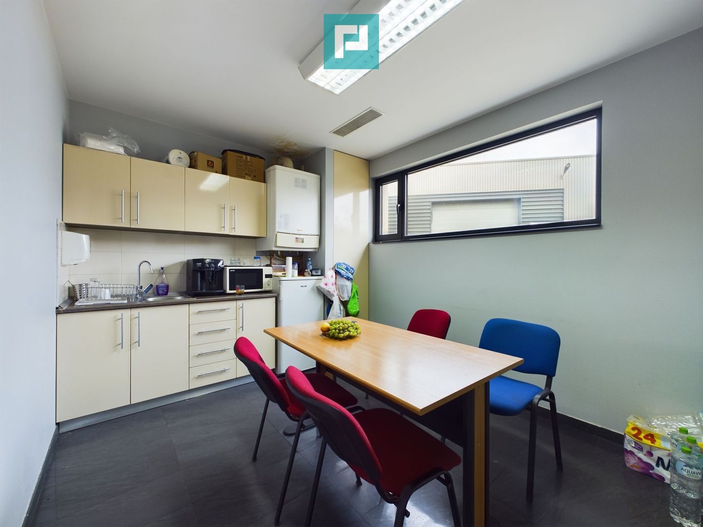 Clădire modernă pentru birouri 340 mp - Poză 7