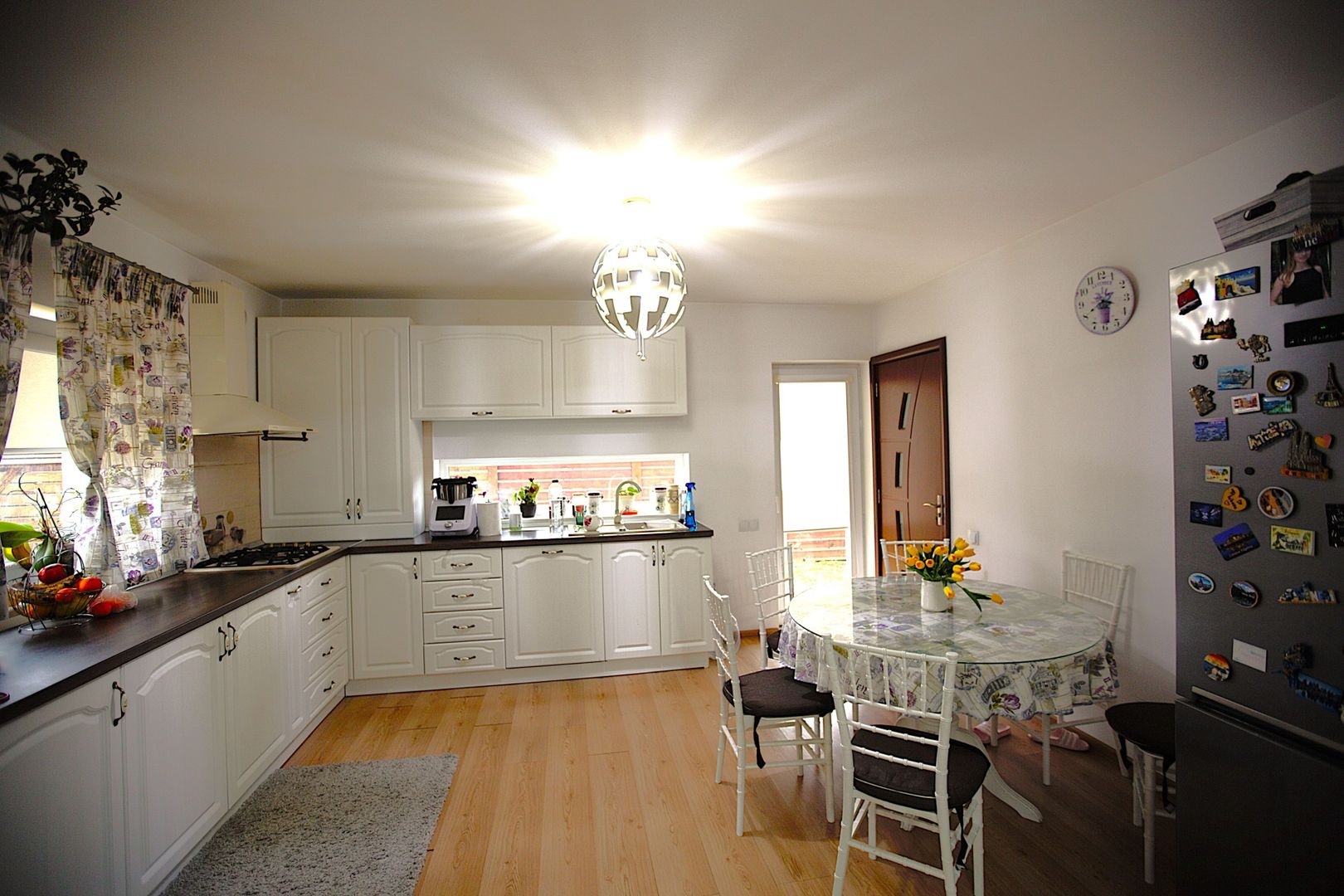 Vila moderna, Izvor - Poză 2