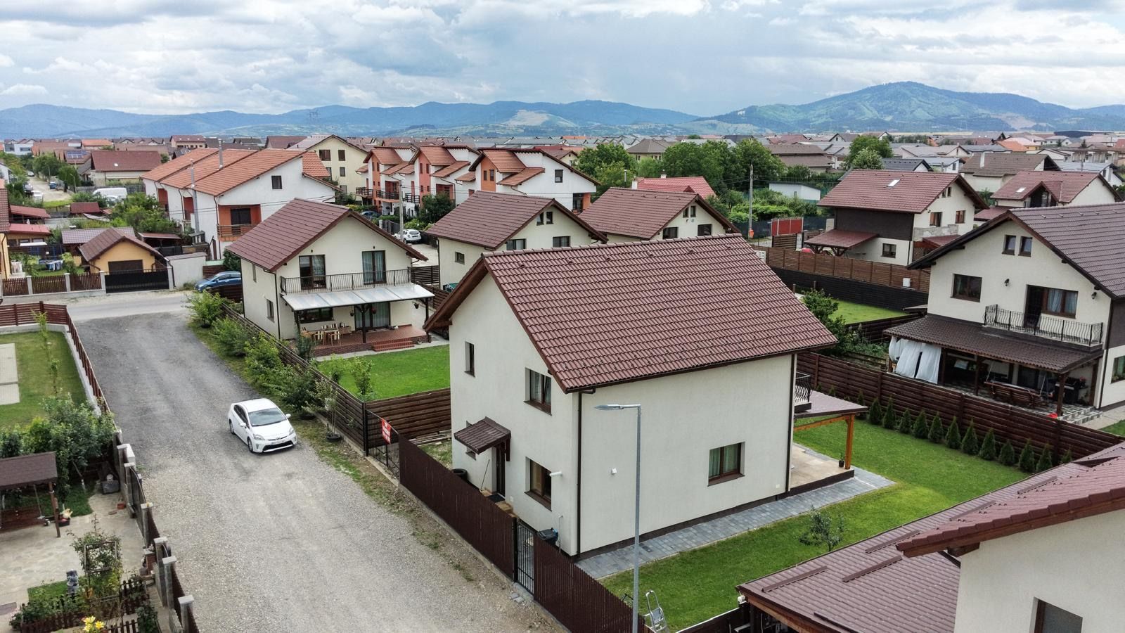 Casă single de vânzare - Cartier Izvor - Poză 1