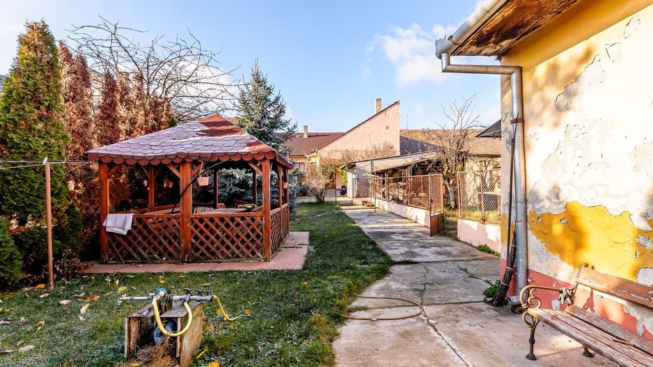 Locuință spațioasă cu grădină mare în Aradul Nou, calea Timișorii - Poză 13