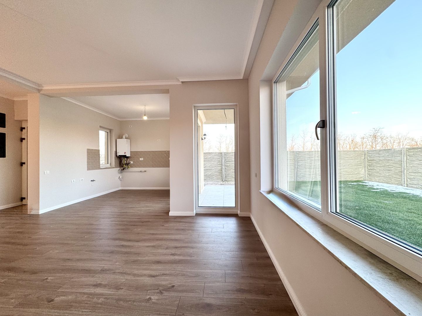 Duplex modern cu grădină, la intrare în Moșnița Nouă - Poză 3