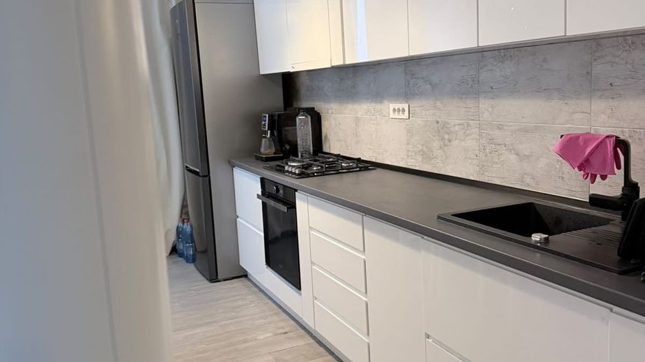 Apartament 2 camere,suprafata generoasa,mobilat si utilat,loc de parcare subtera - Poză 20