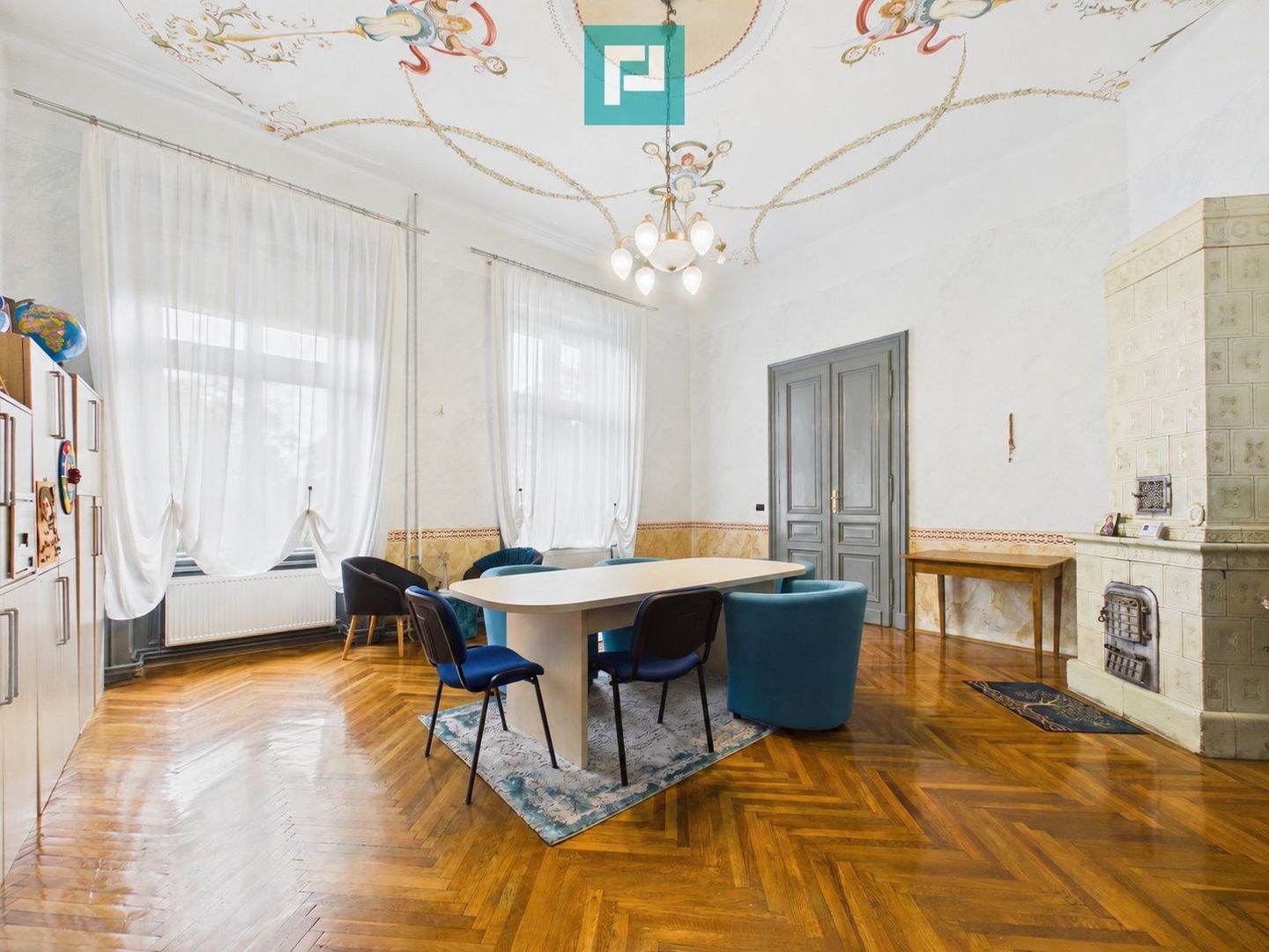 Apartament emblematic in Palatul Cenad, Arad - Poză 1