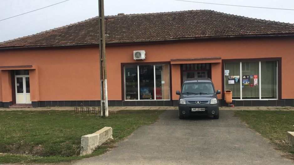 Pret redus Cladire din caramida in Firiteaz, magazinul satesc - Poză 2
