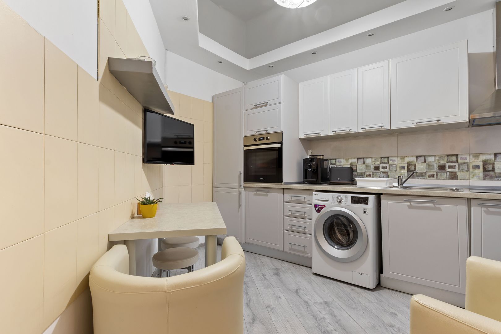 Apartament ultracentral cu 4 camere partial amenajat Comision 0 - Poză 5