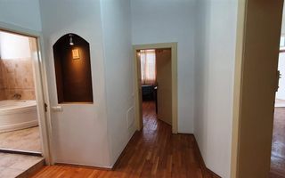 Casa situata ultracentral langa Poarta I a Cetatii Alba Carolina - Poză 8