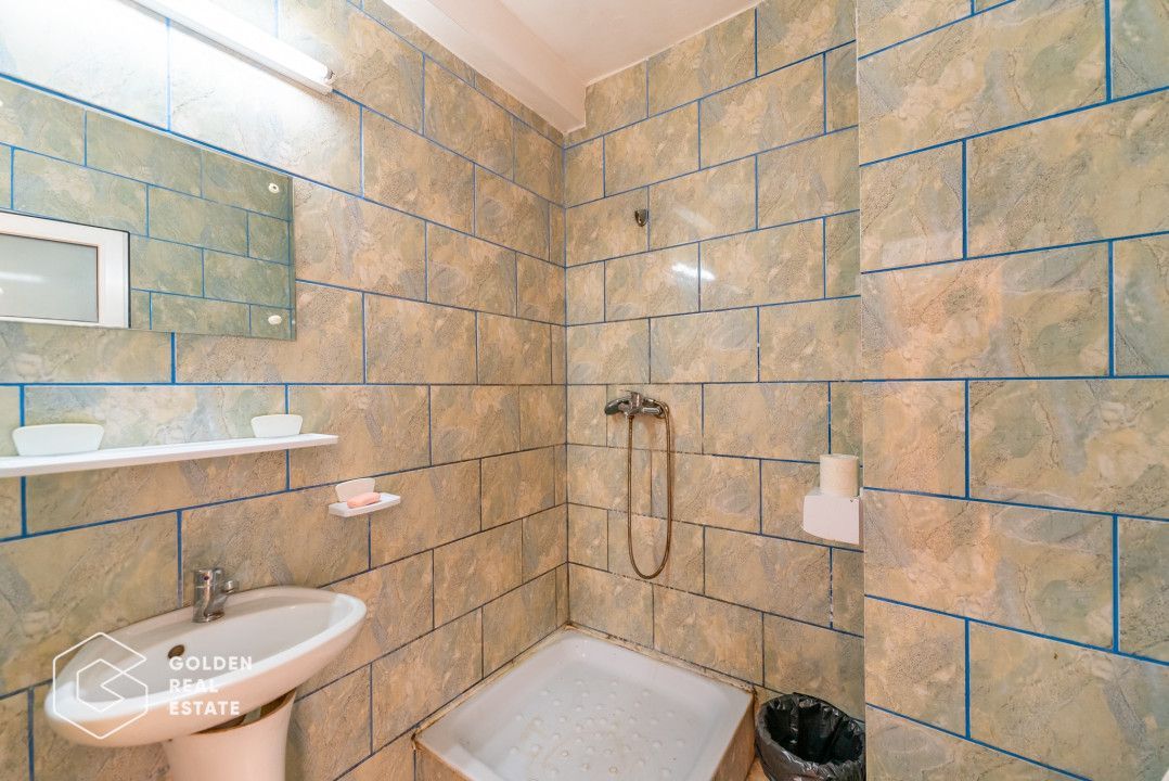 Cladire cu 24 camere, langa Castelul Regal Savarsin - Poză 10