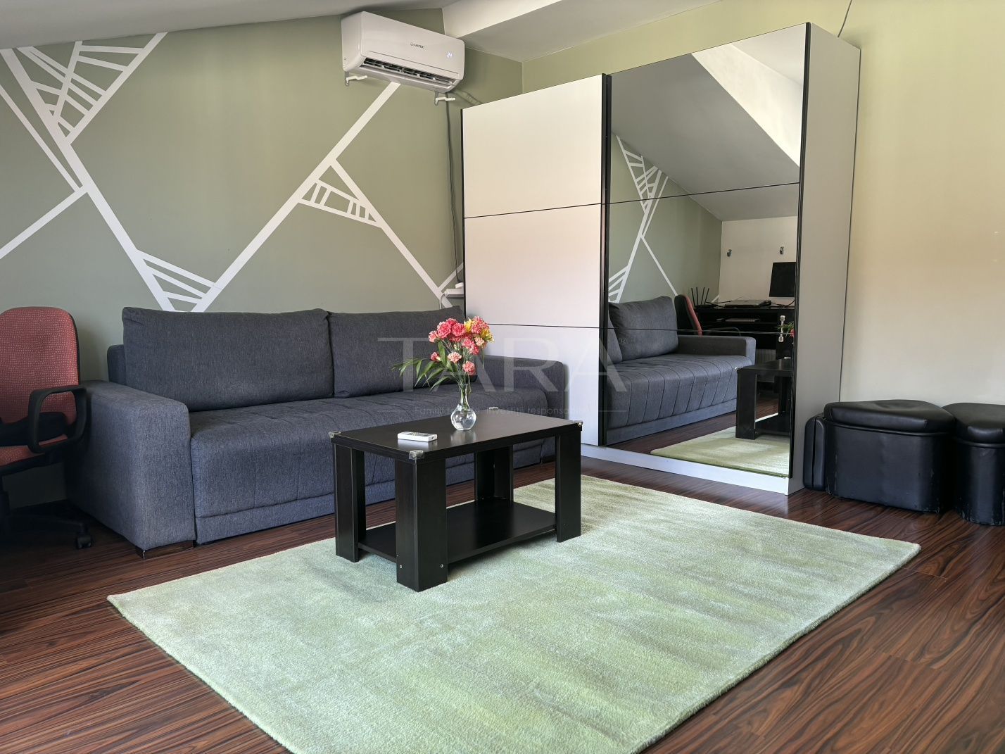 Apartament cu 2 camere, 48 mp utili, balcon și parcare. - Poză 1