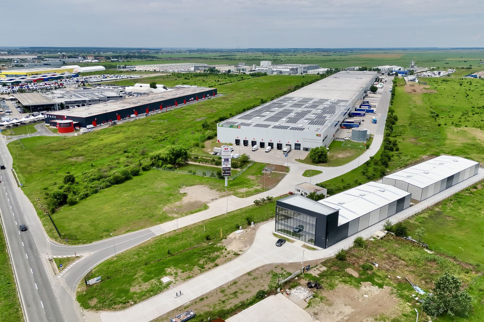 Spațiu logistic nou, cu 4 hale plus showroom și spațiu birouri P+2 - Poză 10