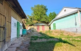 O gospodărie cu farmec autentic, în inima satului Merești - Poză 5