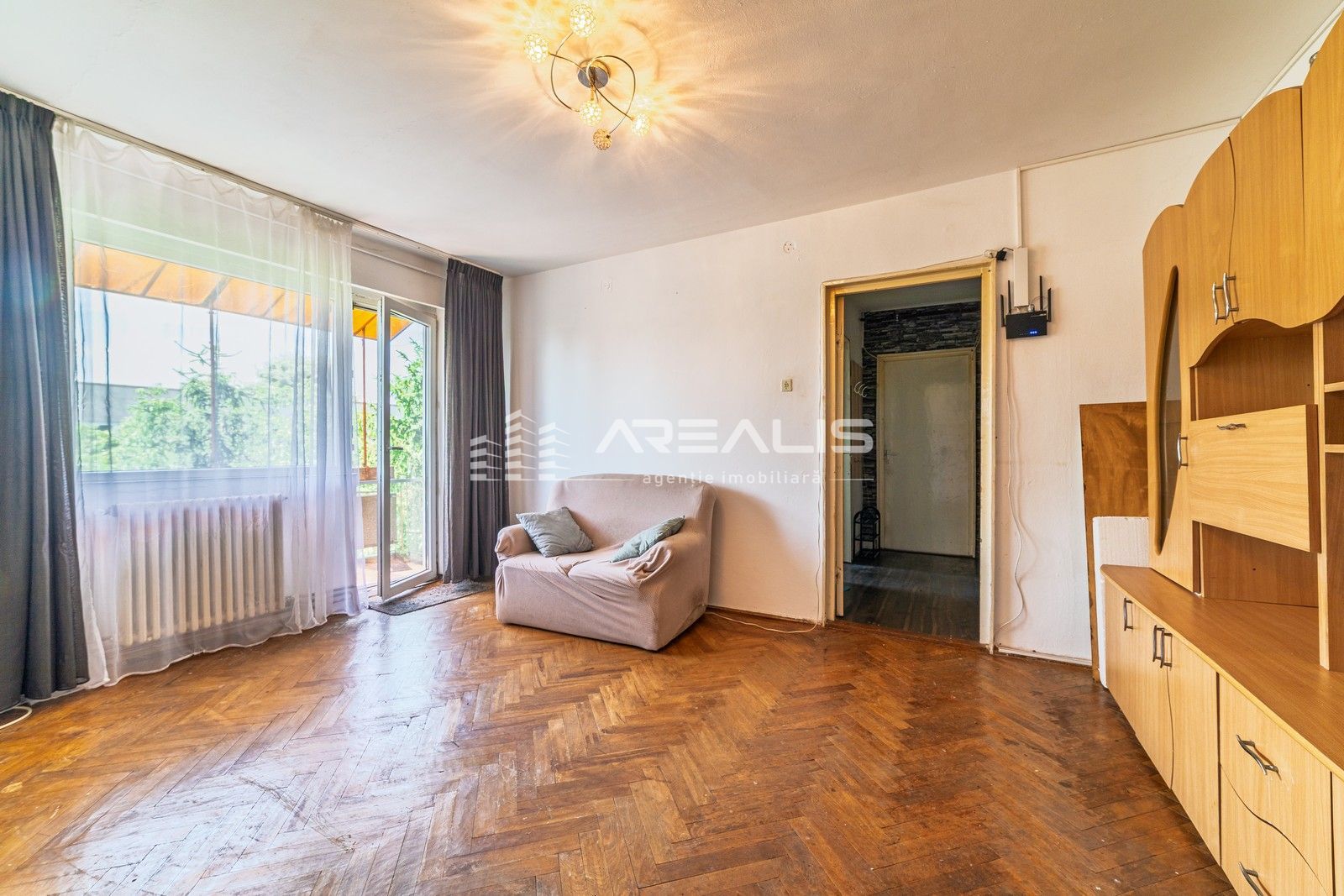 VÂNDUT!!! Apartament 3 camere în zonă centrală - Poză 2