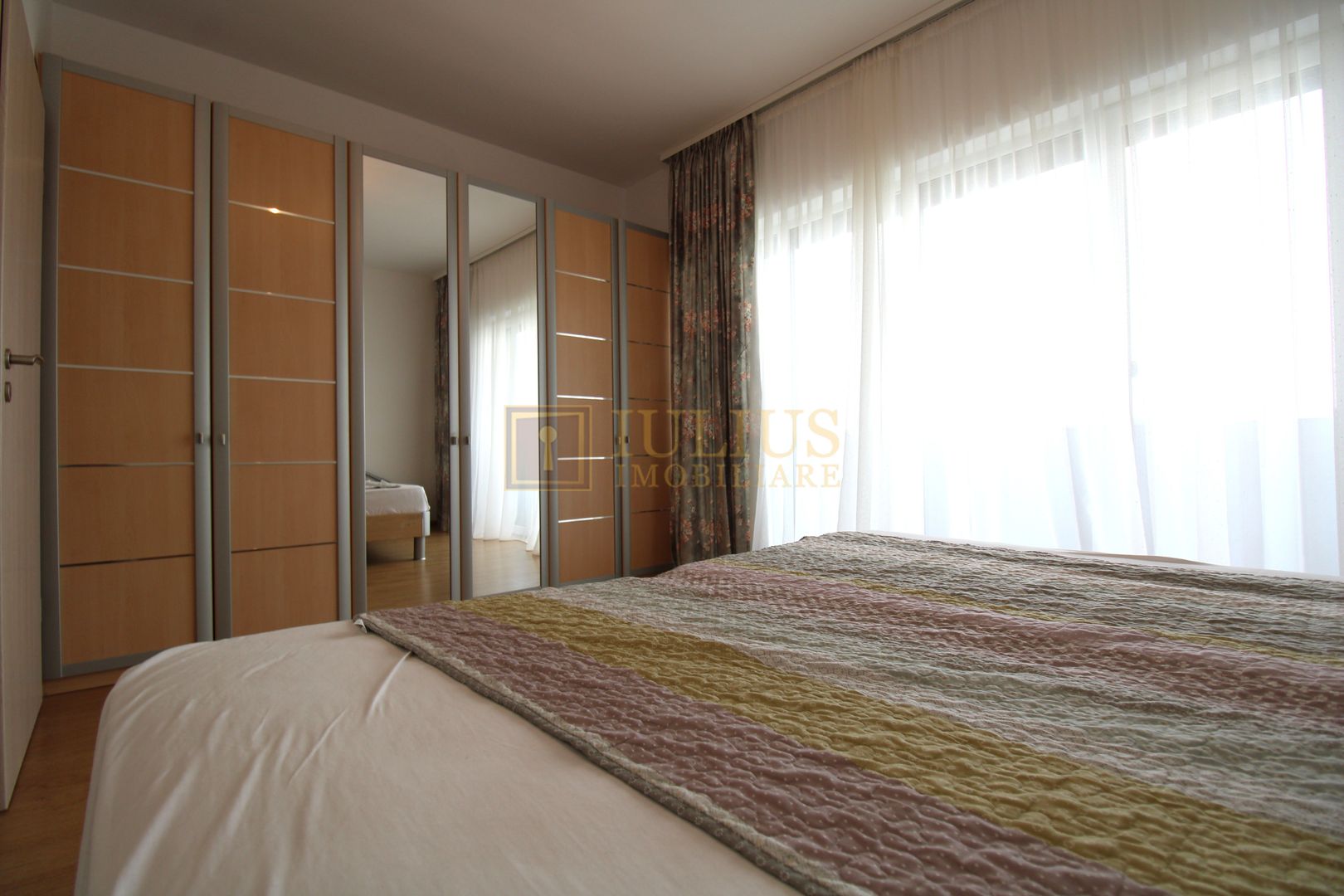 Buziasului, 3 camere + 2 bai, centrala proprie - Poză 14