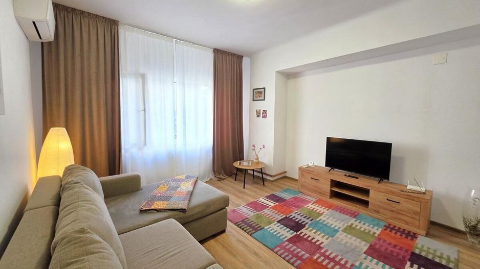 Piata Romana, 4 camere 138 MP total, Etaj 2/9, renovat - utilat, liber - Poză 1