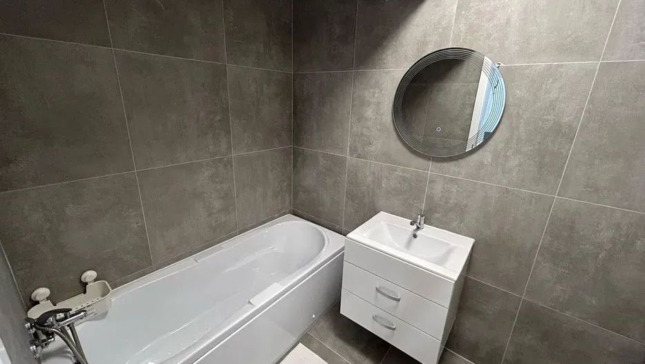 2 camere decomandat cu terasă, complex nou, aproape de metrou - Poză 7