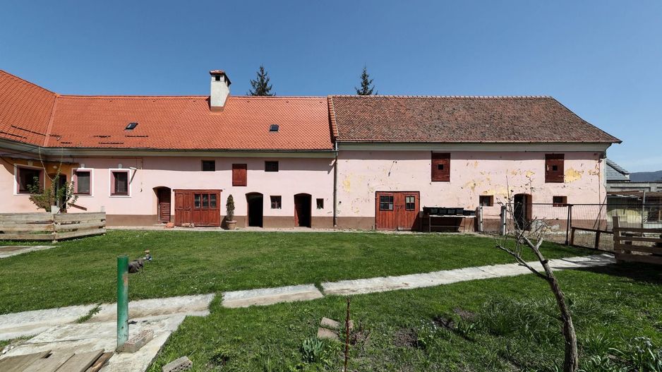 Casă Săsească Autentică cu Șură Impresionantă în Cristian – Teren 2729mp - Poză 15