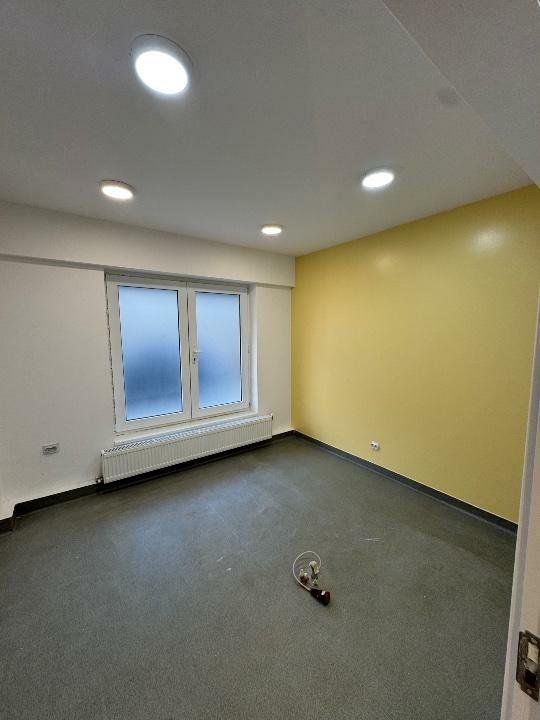 Spaţiu com. Clinica Stomatologică  în faţa staţiei STb S170 - Poză 9