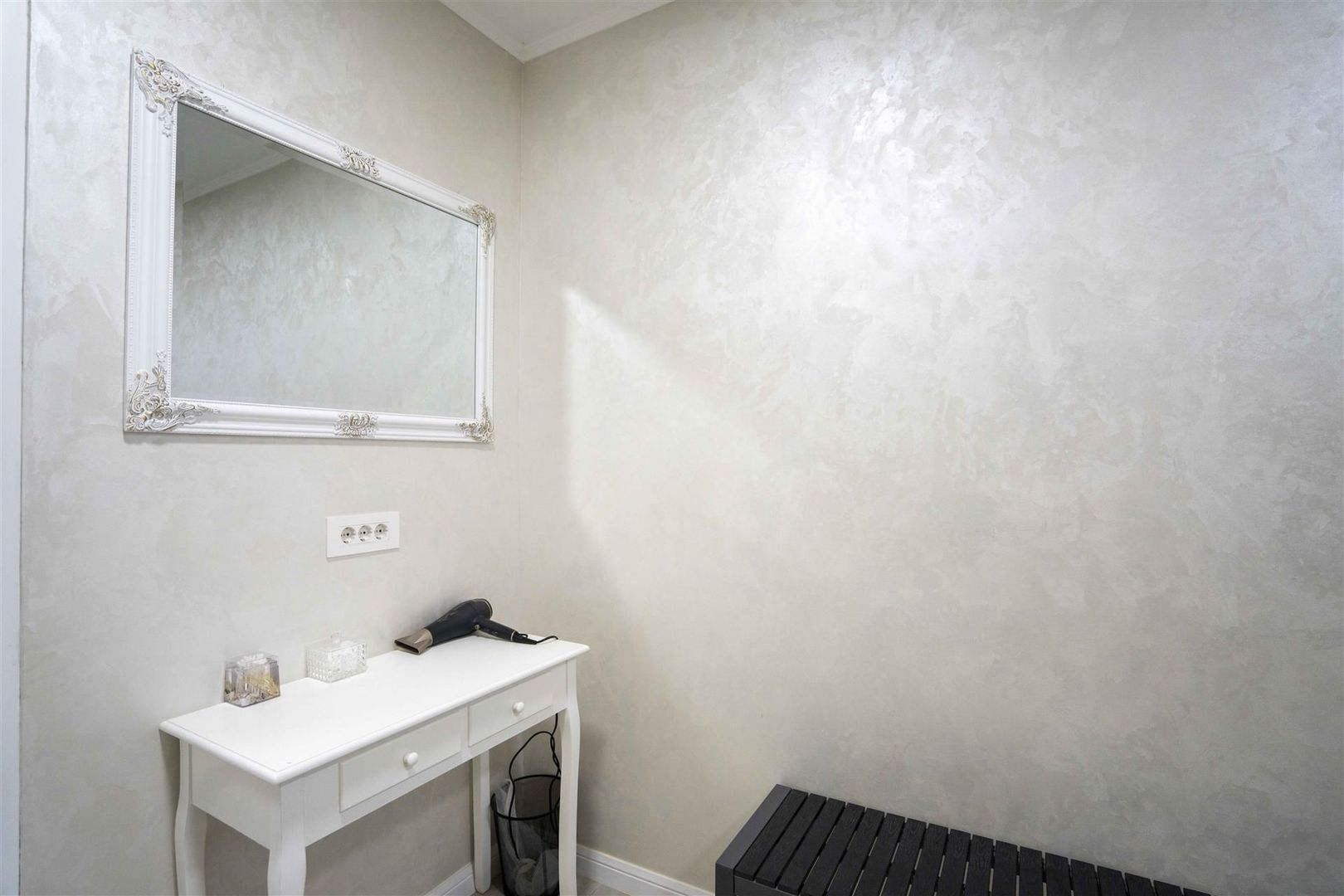 Baza de tenis si constructie moderna - Poză 27