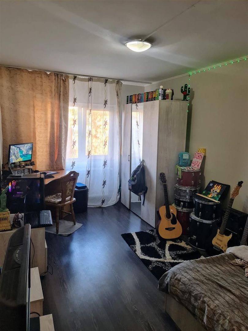 Apartament cu 3 camere decomandat Decebal - Poză 6