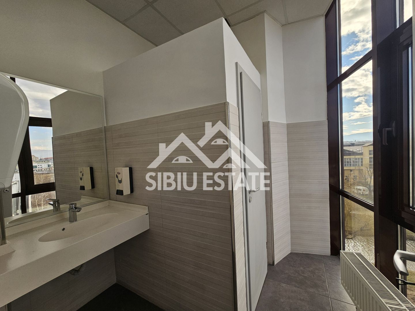 Spatiu de birouri de inchriat locatie centrala si vizibilitate buna - Poză 28