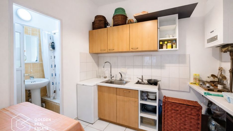 Casă individuală cu 2 apartamente de vânzare, lângă Hotel Ambasador – Dâmbovița, - Poză 6