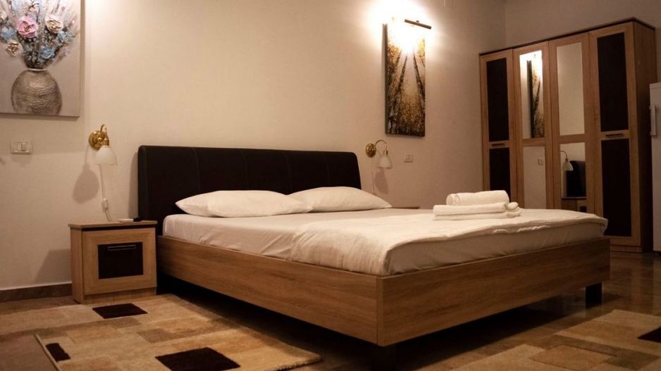Proprietate ideală pentru locuință și afacere turistică în Eforie Nord - Poză 8