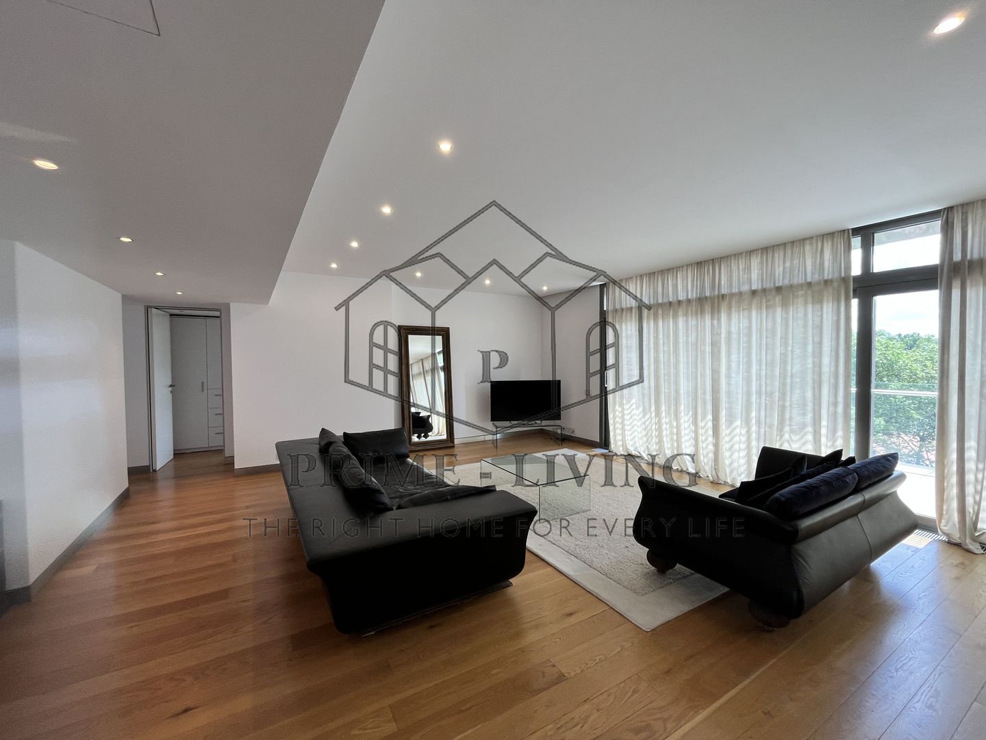 APARTAMENT DEOSEBIT CU 4 CAMERE LA INCHIRIERE LANGA PARCUL KISELEFF - Poză 1