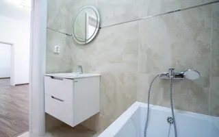 Apartament cu 2 camere, casă la curte comună – Central, Oradea - Poză 14