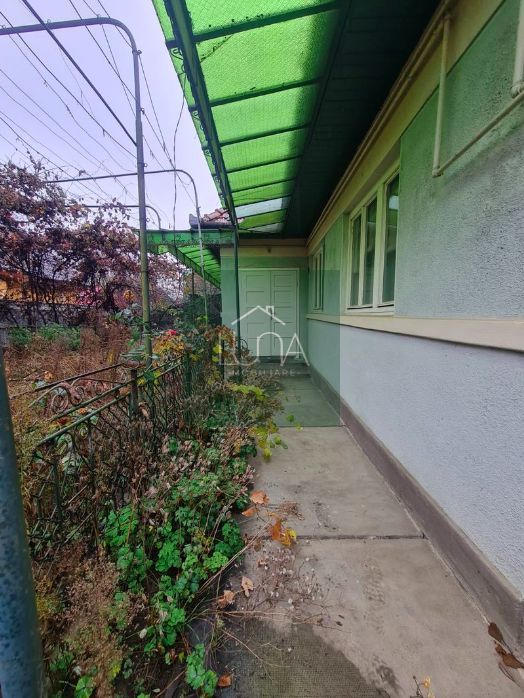 Casă cu teren de 1.000 m² – utilități complete, ideală pentru renovare - Poză 6