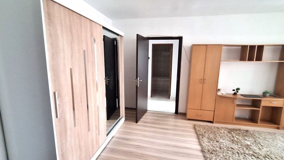 🏡 Închiriez Apartament cu 2 camere, Potcoava Titan, 2 balcoane, metrou aproape - Poză 2