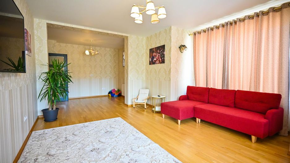 Somptuozitate in stil modern, 2 garaje, 3 terase, totul pe 1.000 mp teren - Poză 36