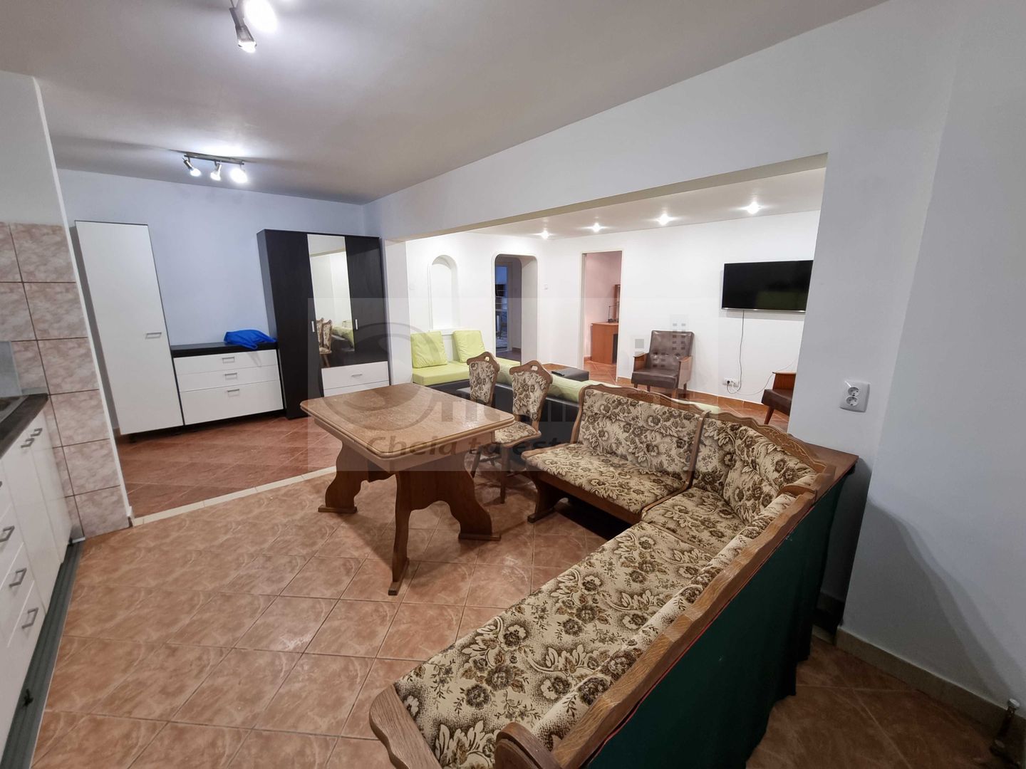 Inchiriere apartament 4 camere Nicolina - 690 euro - Poză 2