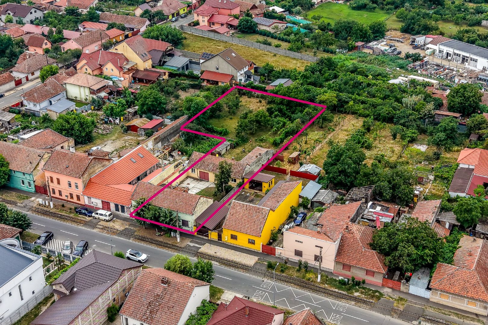 Casa cu potential multiplu cu teren generos pe strada Dunarii - Poză 1