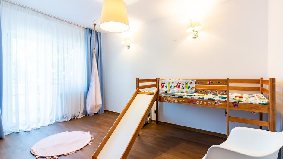 Vilă Individuală de Închiriat – Cartier Azur, 5 Camere, Terasă cu Jacuzzi, Curte 400 mp - Poză 7