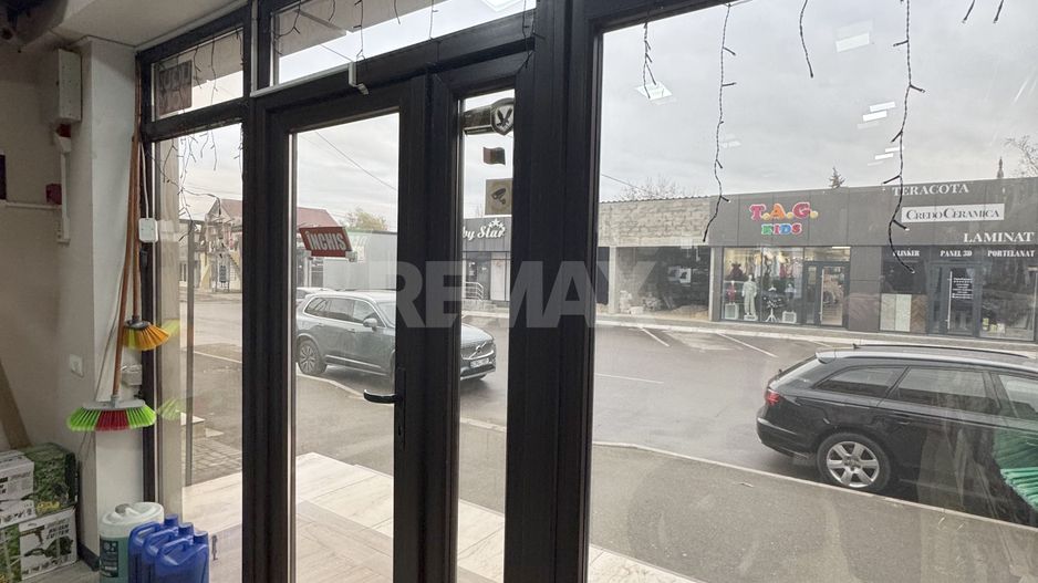 or. Telenesti. Vânzare spații comerciale la prima linie. - Poză 2