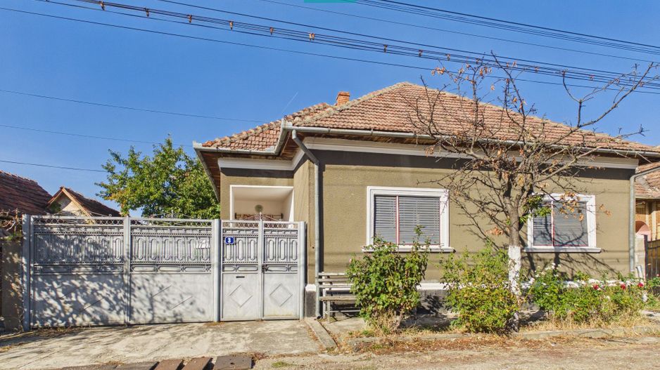 Casă cu 5 camere, în orașul Sebiș, Arad - Poză 1